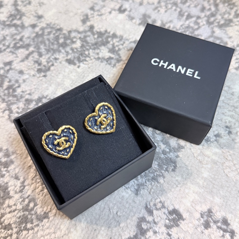 全網最低價✨CHANEL 24P爆款 絕版 牛仔愛心耳環 小號 耳針款-0