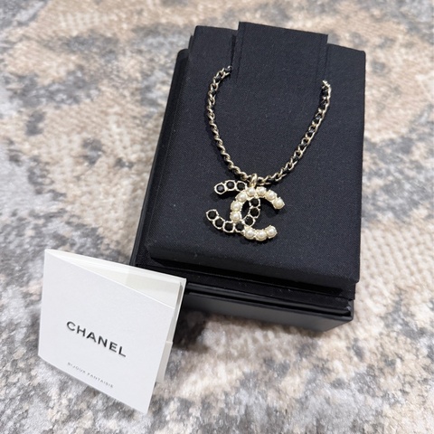 CHANEL經典珍珠黑鑽鑽拼接雙C皮穿鍊項鍊 兩段式調長度