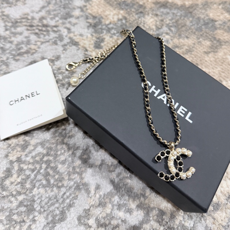 CHANEL經典珍珠黑鑽鑽拼接雙C皮穿鍊項鍊 兩段式調長度-2