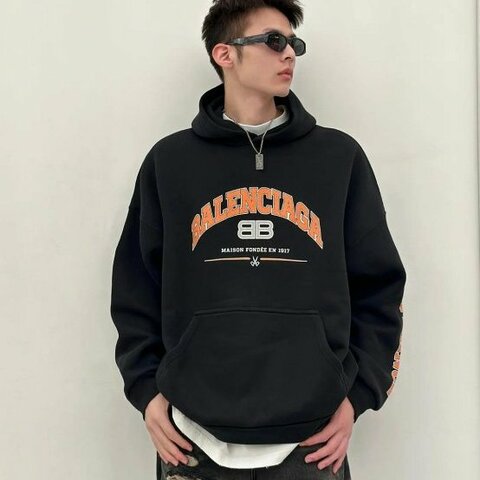💎Han's house精品服飾💎Balenciaga 巴黎世家 LOGO 帽T 寬版 男女共穿 現貨 M 原價32800
