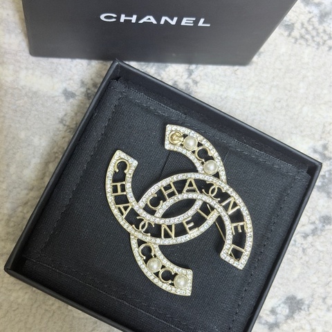 99新✨CHANEL香奈兒COCO標誌胸針 淡金 送禮自用兩相宜