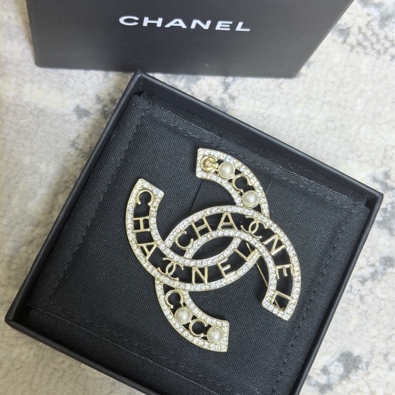 99新✨CHANEL香奈兒COCO標誌胸針 淡金 送禮自用兩相宜-0