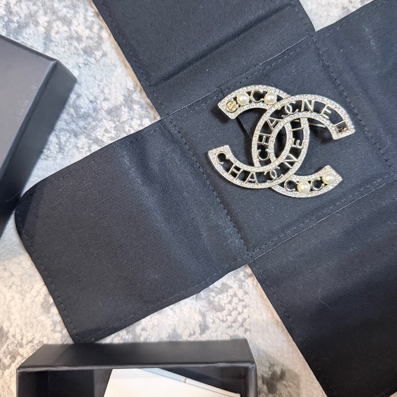 99新✨CHANEL香奈兒COCO標誌胸針 淡金 送禮自用兩相宜-1