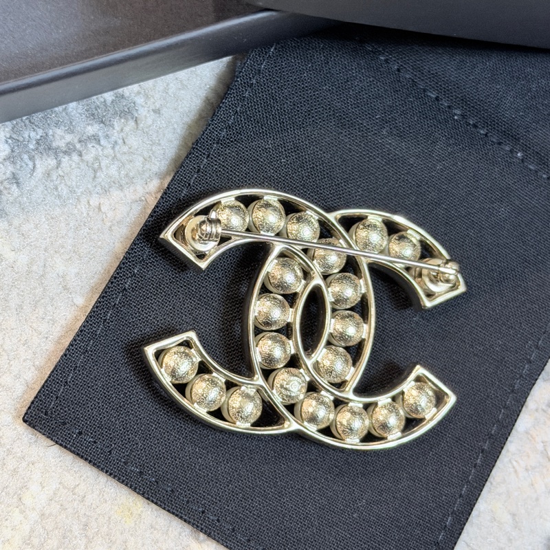 99新✨CHANEL香奈兒珍珠金屬邊框CC胸針 送禮自用兩相宜-3
