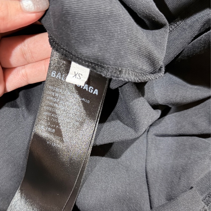 95新✨Balenciaga巴黎世家 個性寬鬆落肩款版型背面仿舊水鑽字母短袖T（炭黑色）XS男女皆🉑-5