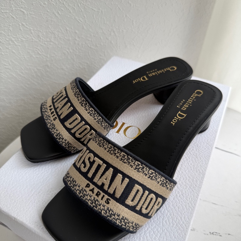 Dior拖鞋 很好看 買來都沒穿 37-1