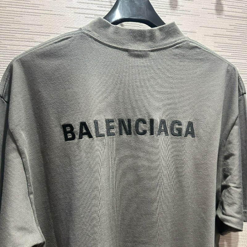 💎Han's house精品服飾💎Balenciaga 巴黎世家 刺繡 LOGO 短 T 男女共穿 寬版 深灰 男女共穿 現貨 XS /現貨 原價22200-3