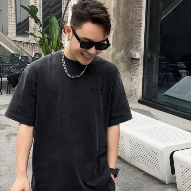 💎Han's house精品服飾💎Balenciaga 巴黎世家 刺繡 LOGO 短 T 男女共穿 寬版 深灰 男女共穿 現貨 XS /現貨 原價22200-6