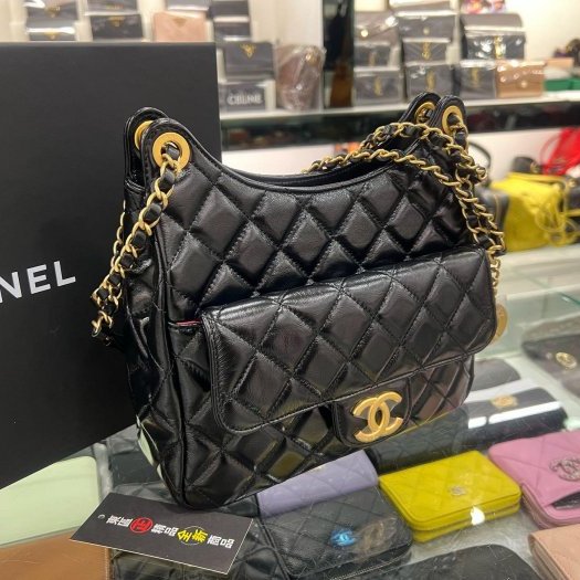 東區正精品㊣CHANEL Hobo Bag AS4322 香奈兒黑色油蠟牛皮5號金幣吊飾天貓金鍊斜背包小款 RZ6429-1