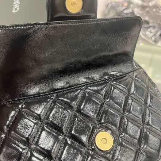 東區正精品㊣CHANEL Hobo Bag AS4322 香奈兒黑色油蠟牛皮5號金幣吊飾天貓金鍊斜背包小款 RZ6429-2