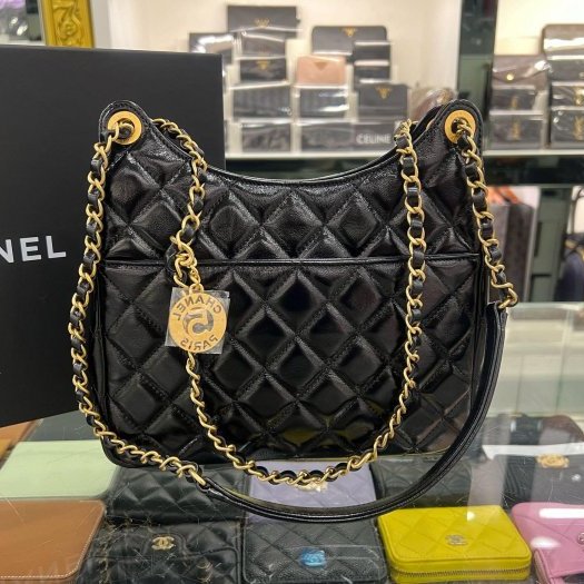 東區正精品㊣CHANEL Hobo Bag AS4322 香奈兒黑色油蠟牛皮5號金幣吊飾天貓金鍊斜背包小款 RZ6429-3