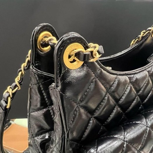 東區正精品㊣CHANEL Hobo Bag AS4322 香奈兒黑色油蠟牛皮5號金幣吊飾天貓金鍊斜背包小款 RZ6429-5