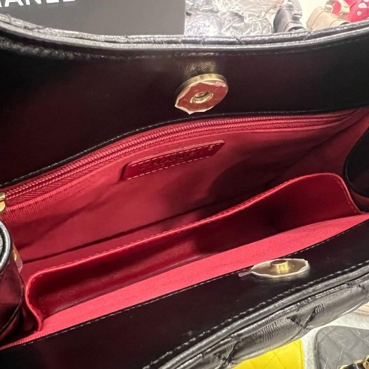 東區正精品㊣CHANEL Hobo Bag AS4322 香奈兒黑色油蠟牛皮5號金幣吊飾天貓金鍊斜背包小款 RZ6429-10