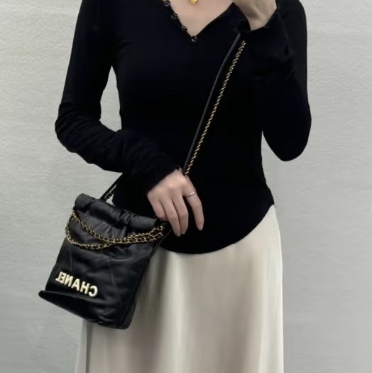 CHANEL香奈兒黑金白字母22bag mini熊貓配色芯片款-25