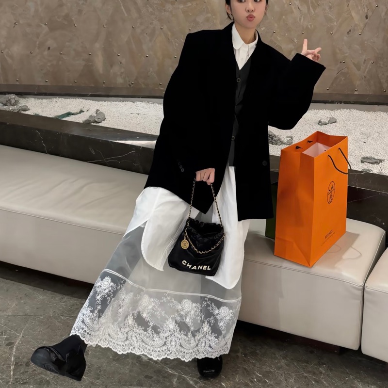 CHANEL香奈兒黑金白字母22bag mini熊貓配色芯片款-26