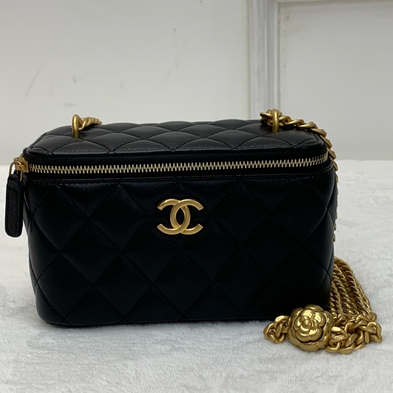 Chanel山茶花化妝包 新款有化妝鏡連膜-1
