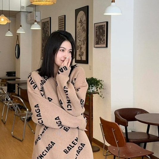 💎Han's house精品服飾💎Balenciaga 巴黎世家 立體字 針織 毛衣 可手水洗 義大利製 寬版 拆內標可雙面穿 現貨 XS原價39000-3