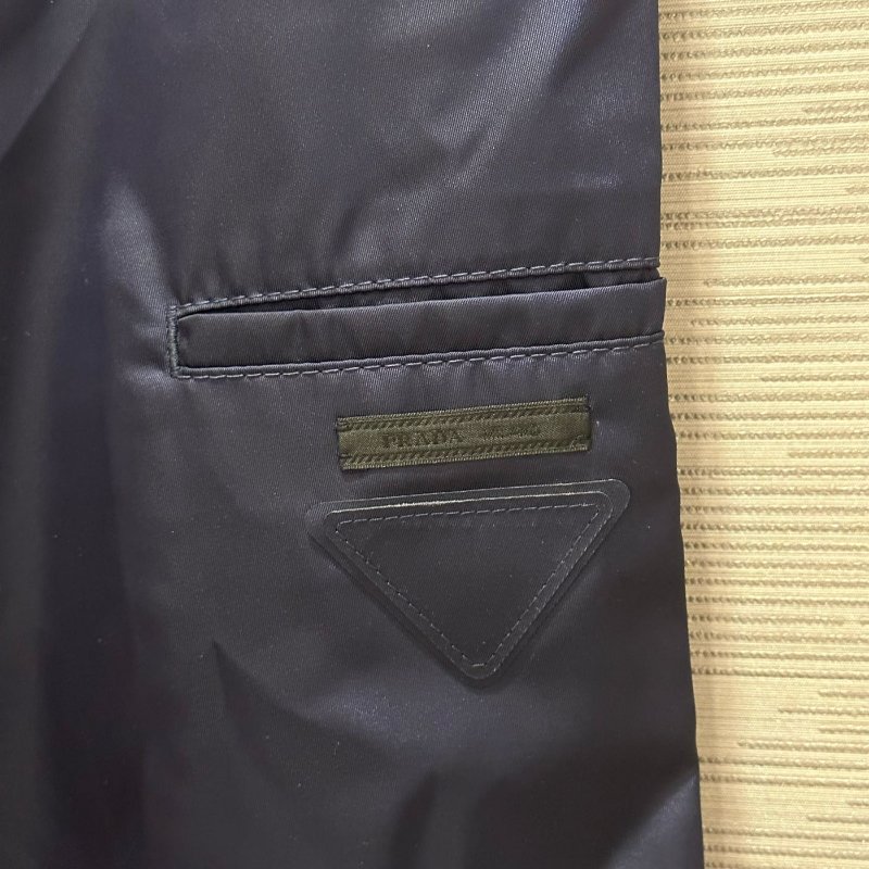 💎Han's house精品服飾💎 PRADA LOGO 尼龍 風褲 長褲 腰部腿縮口都可調 現貨 46原價 25000-4