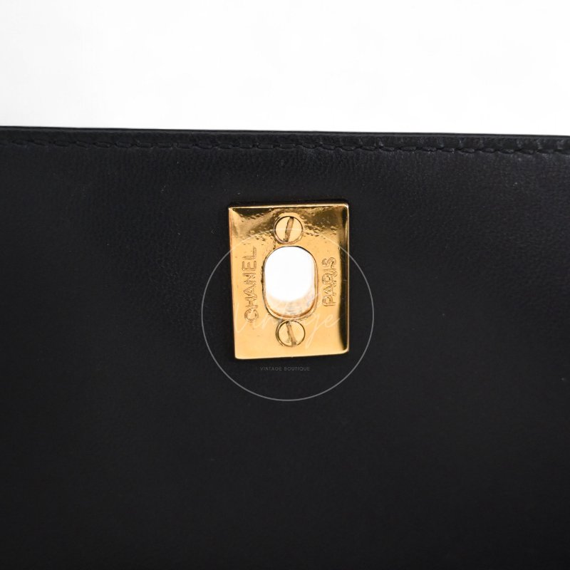 中古 香奈兒 Chanel 復古黑色小羊皮Black Lambskin  CC Turn Lock 旋扣肩背包-29