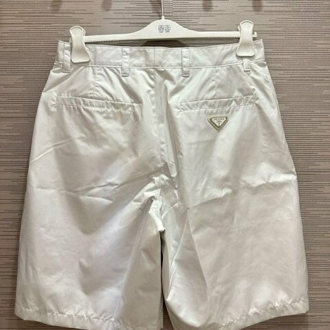 💎Han's house精品服飾💎 Prada 三角鐵牌 LOGO 尼龍 風 短褲 現貨 48 原價36000