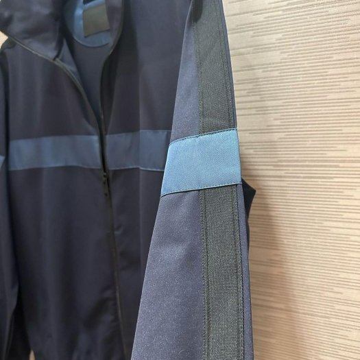 💎Han's house精品服飾💎Prada 尼龍 拼接 外套 現貨 M  原價 35000-3