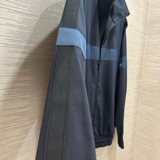 💎Han's house精品服飾💎Prada 尼龍 拼接 外套 現貨 M  原價 35000-5