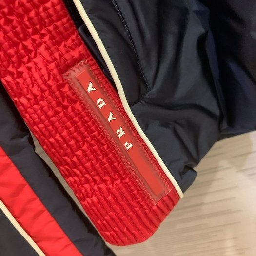 💎Han's house精品服飾💎 PRADA LOGO 尼龍 防水 立領藏連帽 外套 現貨 48原價 39000-2