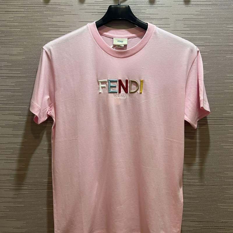 💎Han's house精品服飾💎FENDI 芬迪 立體 刺繡 短 T 義大利製 現貨 青年款-1