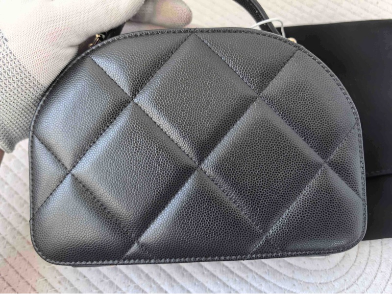 Chanel香奈兒25C黑金荔枝皮保齡球包 底長:18cm 附件:票 塵袋-1