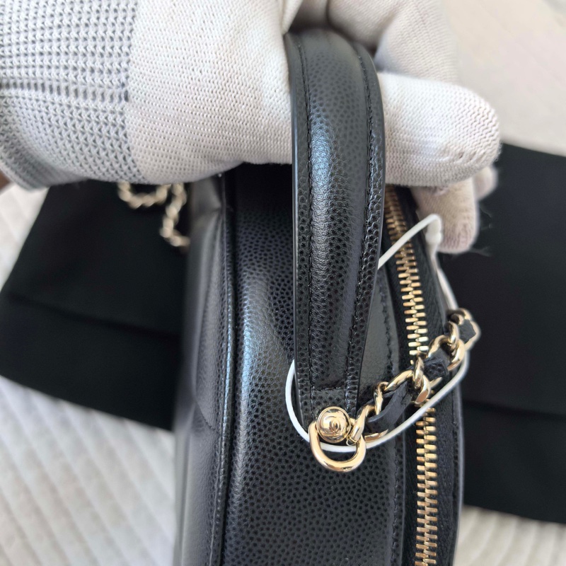 Chanel香奈兒25C黑金荔枝皮保齡球包 底長:18cm 附件:票 塵袋-6