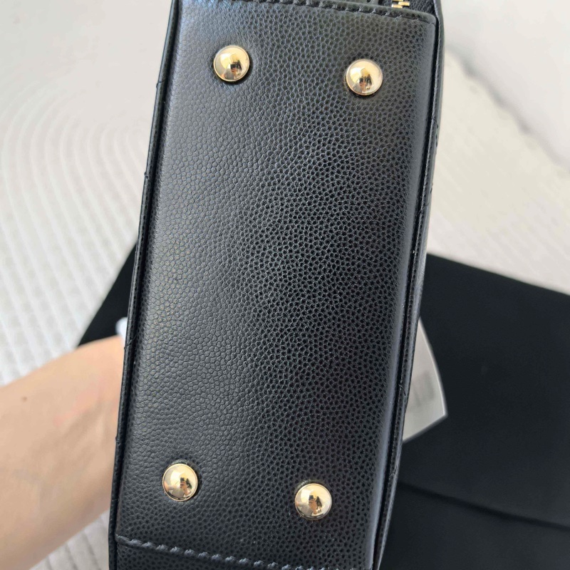 Chanel香奈兒25C黑金荔枝皮保齡球包 底長:18cm 附件:票 塵袋-9