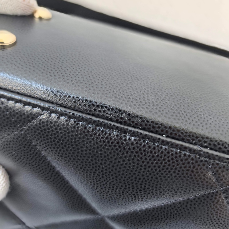 Chanel香奈兒25C黑金荔枝皮保齡球包 底長:18cm 附件:票 塵袋-12