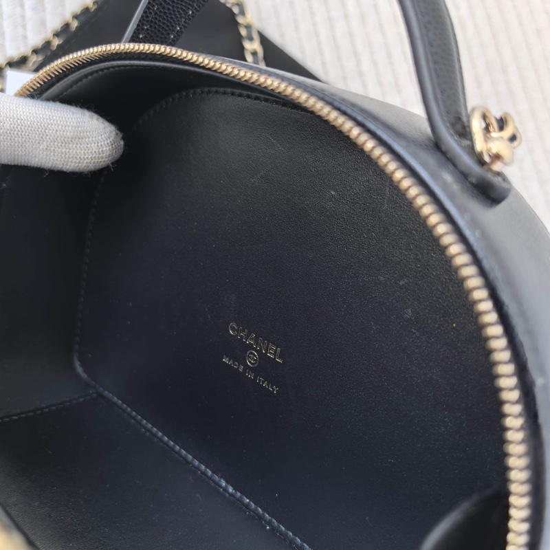 Chanel香奈兒25C黑金荔枝皮保齡球包 底長:18cm 附件:票 塵袋-14