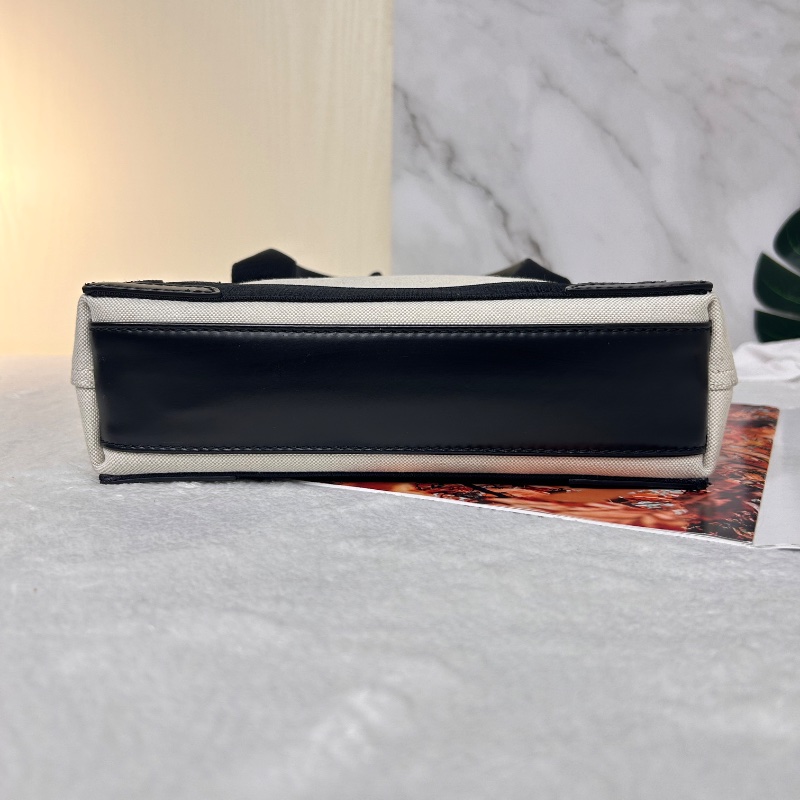 Balenciaga 黑白拼小牛皮托特包-11