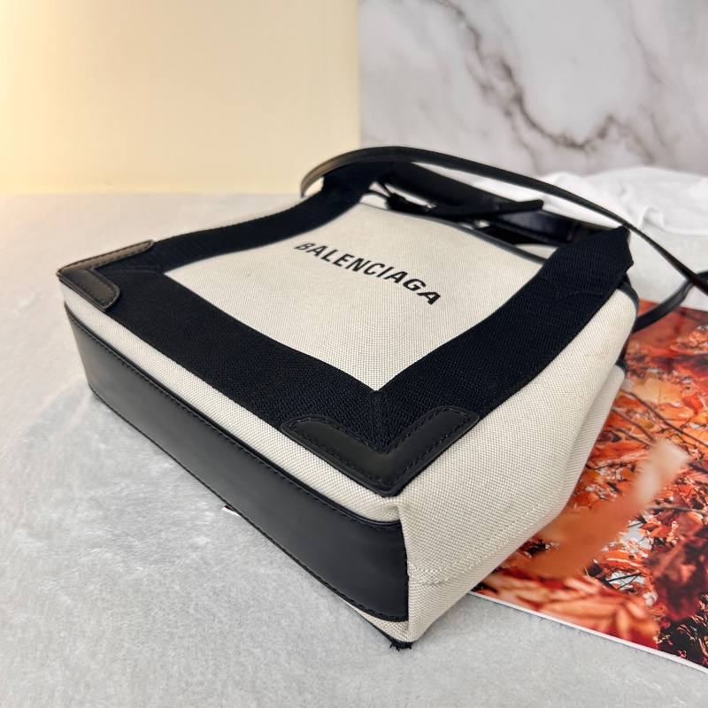 Balenciaga 黑白拼小牛皮托特包-13