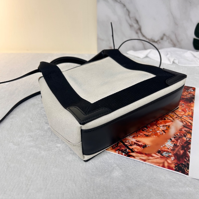 Balenciaga 黑白拼小牛皮托特包-14
