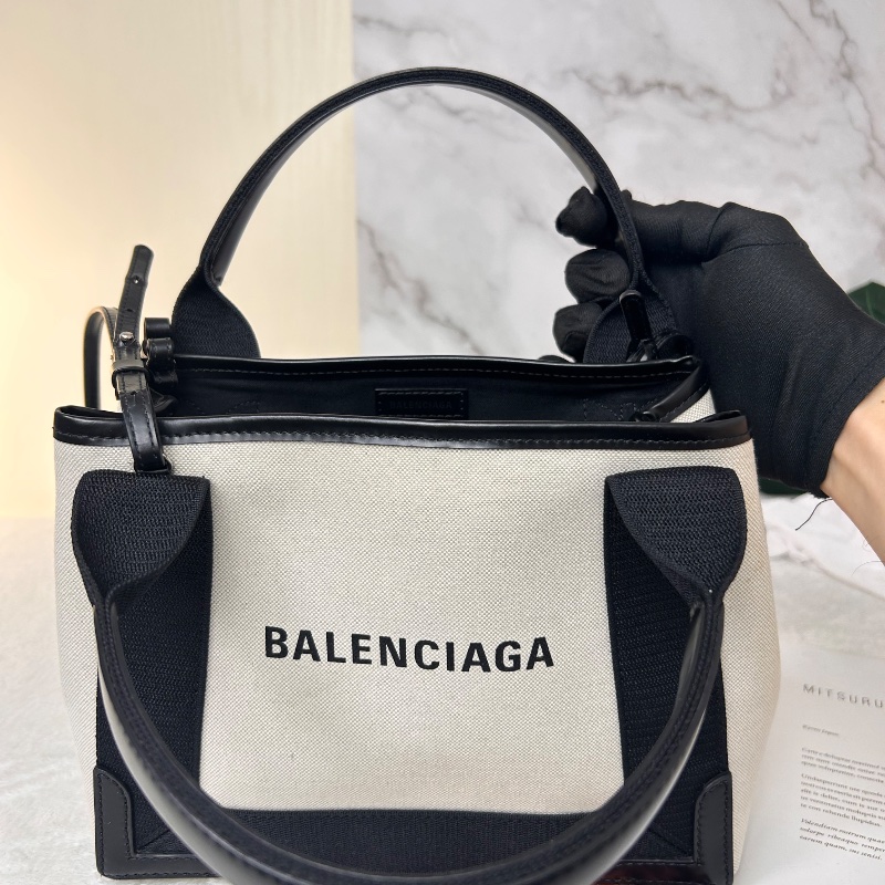 Balenciaga 黑白拼小牛皮托特包-19