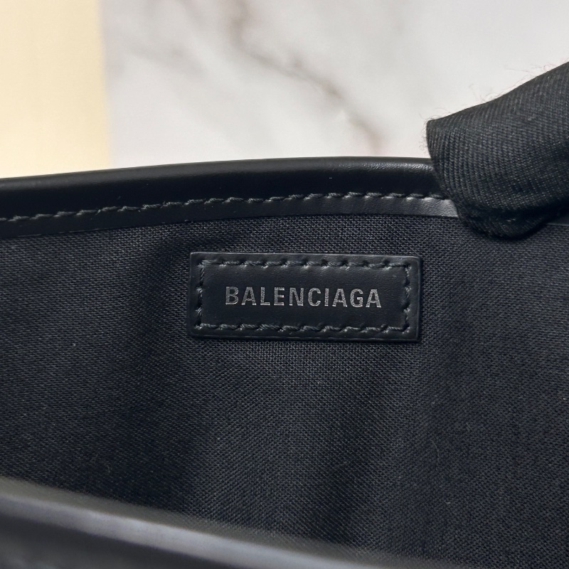 Balenciaga 黑白拼小牛皮托特包-21