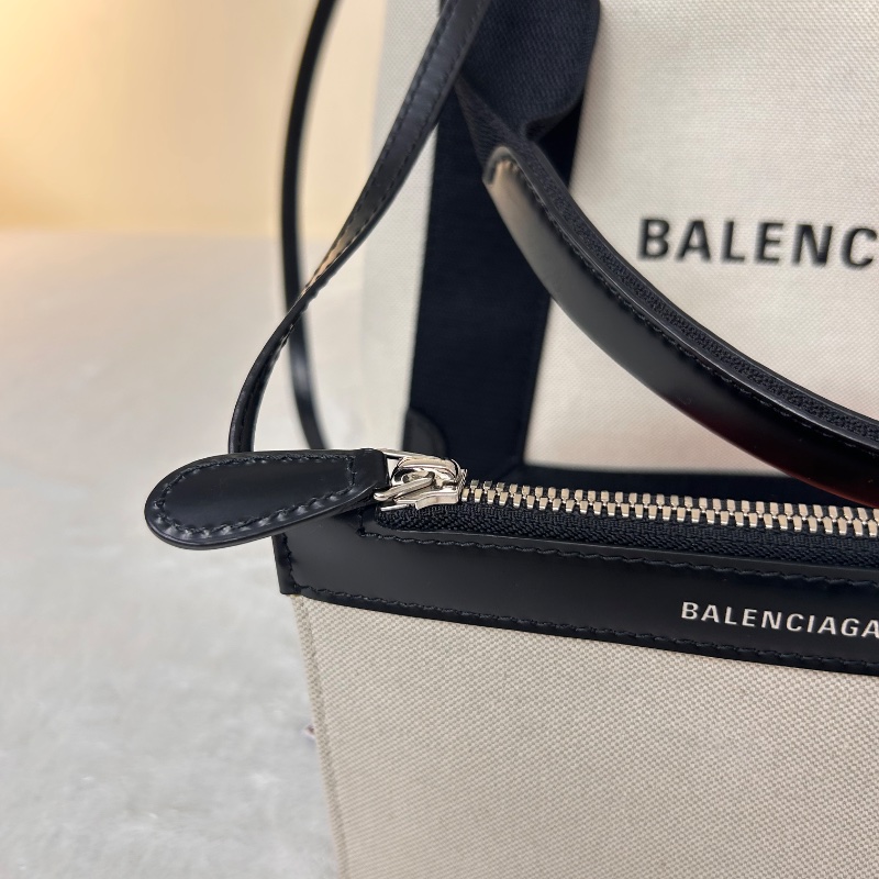 Balenciaga 黑白拼小牛皮托特包-24