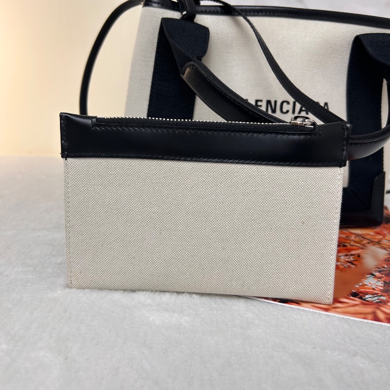 Balenciaga 黑白拼小牛皮托特包-25