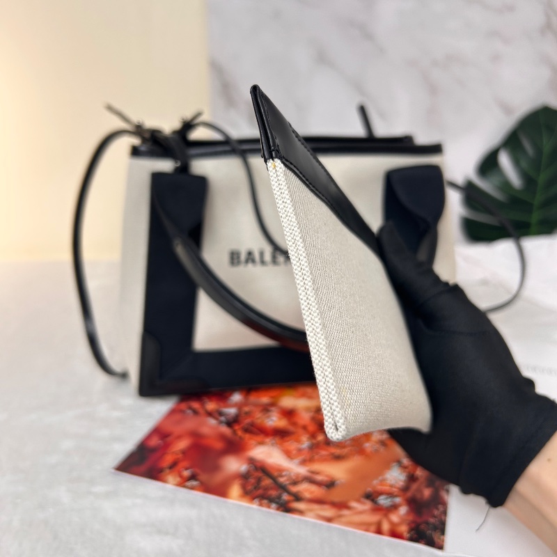Balenciaga 黑白拼小牛皮托特包-26