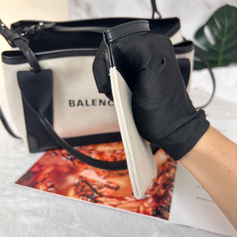 Balenciaga 黑白拼小牛皮托特包-27