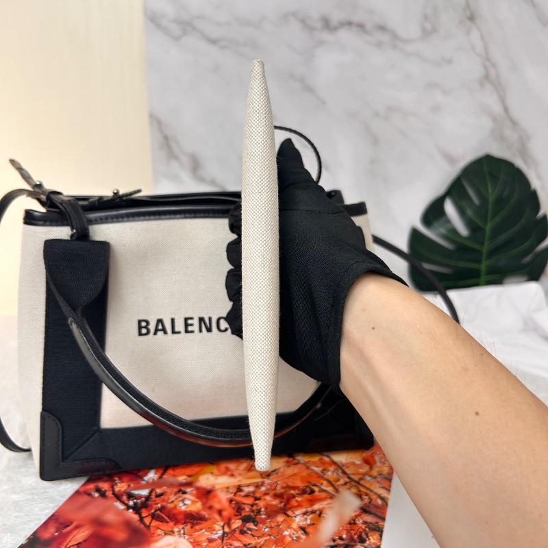 Balenciaga 黑白拼小牛皮托特包-28