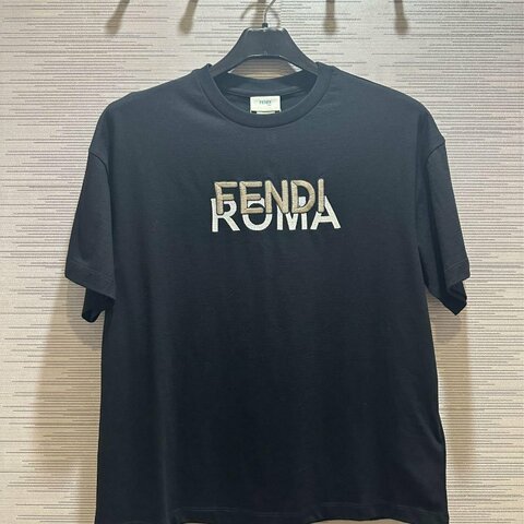 💎Han's house精品服飾💎FENDI 芬迪 立體 刺繡 短 T 義大利製 現貨 青年款