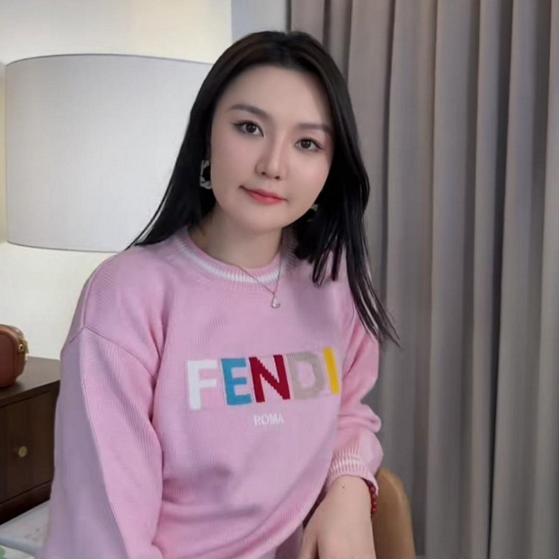💎Han's house精品服飾💎  FENDI 毛衣  現貨 青年款原價23500-1