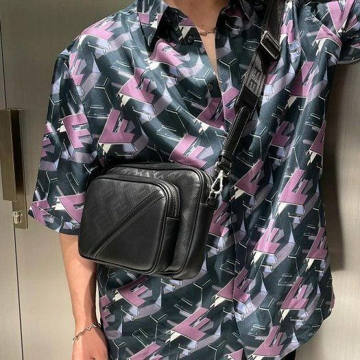 💎Han's house精品服飾💎 FENDI 芬迪 FF 真絲 短 襯衫 義大利製 寬版 現貨 39 原價53200-0