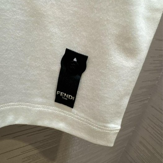 💎Han's house精品服飾💎 FENDI 芬迪 FF 短 T 義大利製 現貨 原價30400-1