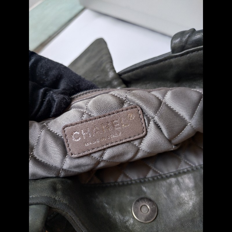 Chanel 墨綠皺皺皮革大直式托特包-21