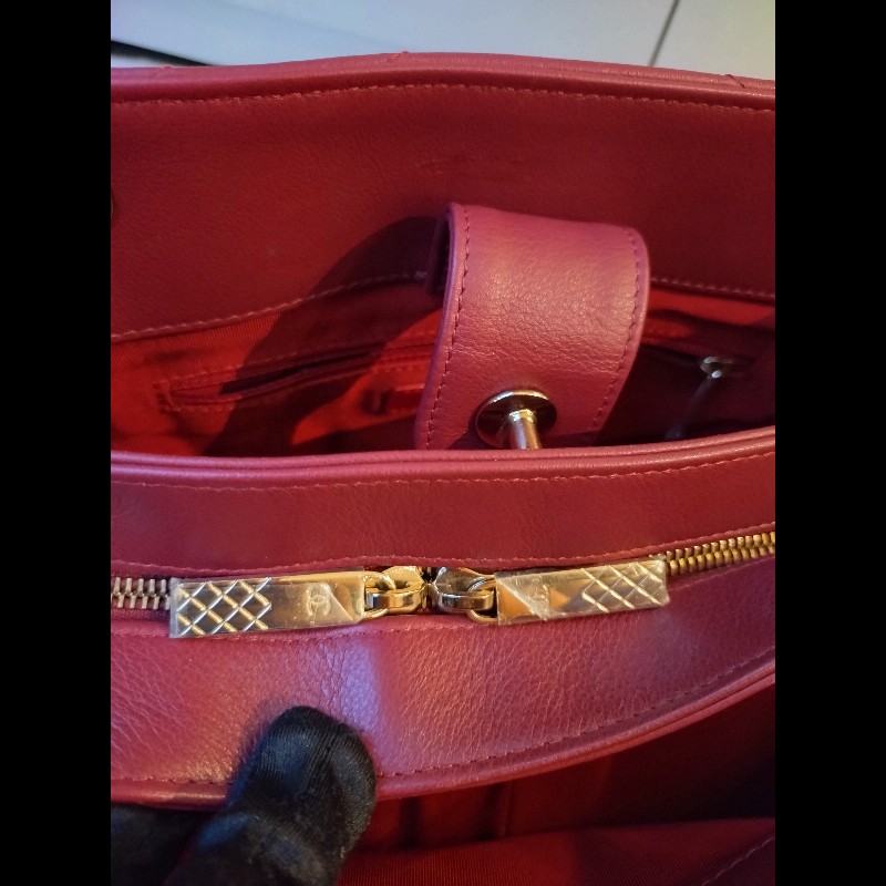 Chanel 淡金鍊酒紅皮V格兩用梯形tote 包-12