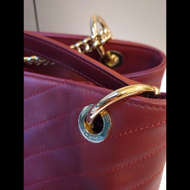 Chanel 淡金鍊酒紅皮V格兩用梯形tote 包-21